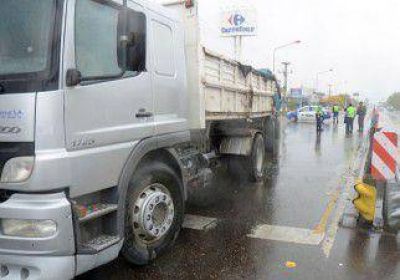 Choque de camiones en la Ruta 22 complic� el tr�nsito 