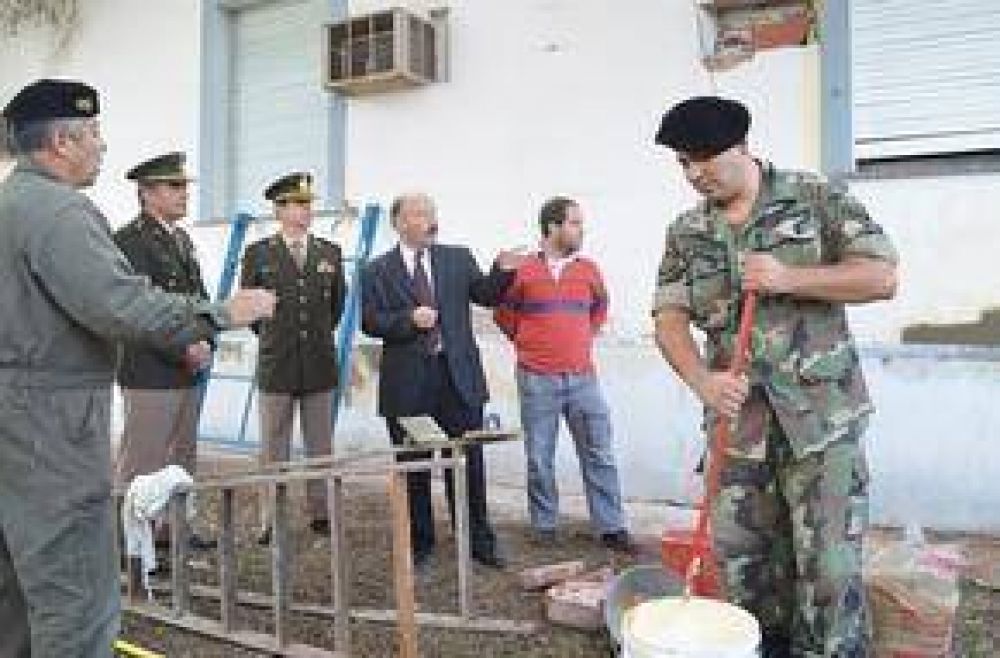 Comenzaron los trabajos de pintura en el frente del Hospital Pintos
