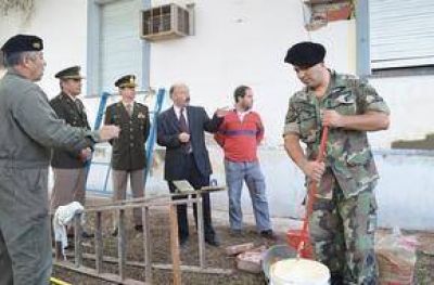 Comenzaron los trabajos de pintura en el frente del Hospital Pintos