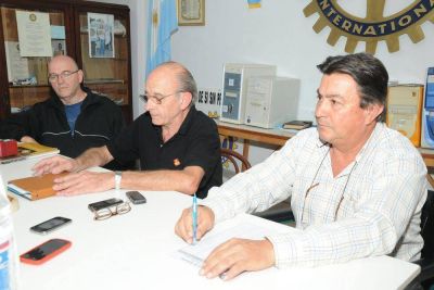 El Rotary Club realiz� la primera entrega de agua a escuelas rurales