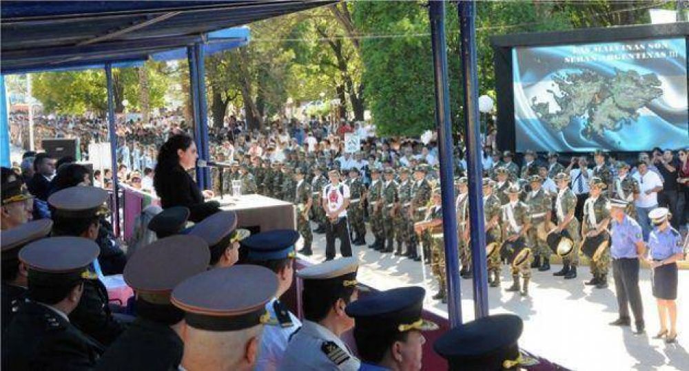 Distinguen a los h�roes de Malvinas en el acto por el D�a del Veterano y Ca�dos en Malvinas