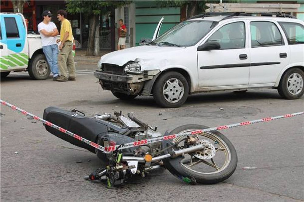 Un joven result� lesionado en un accidente de tr�nsito