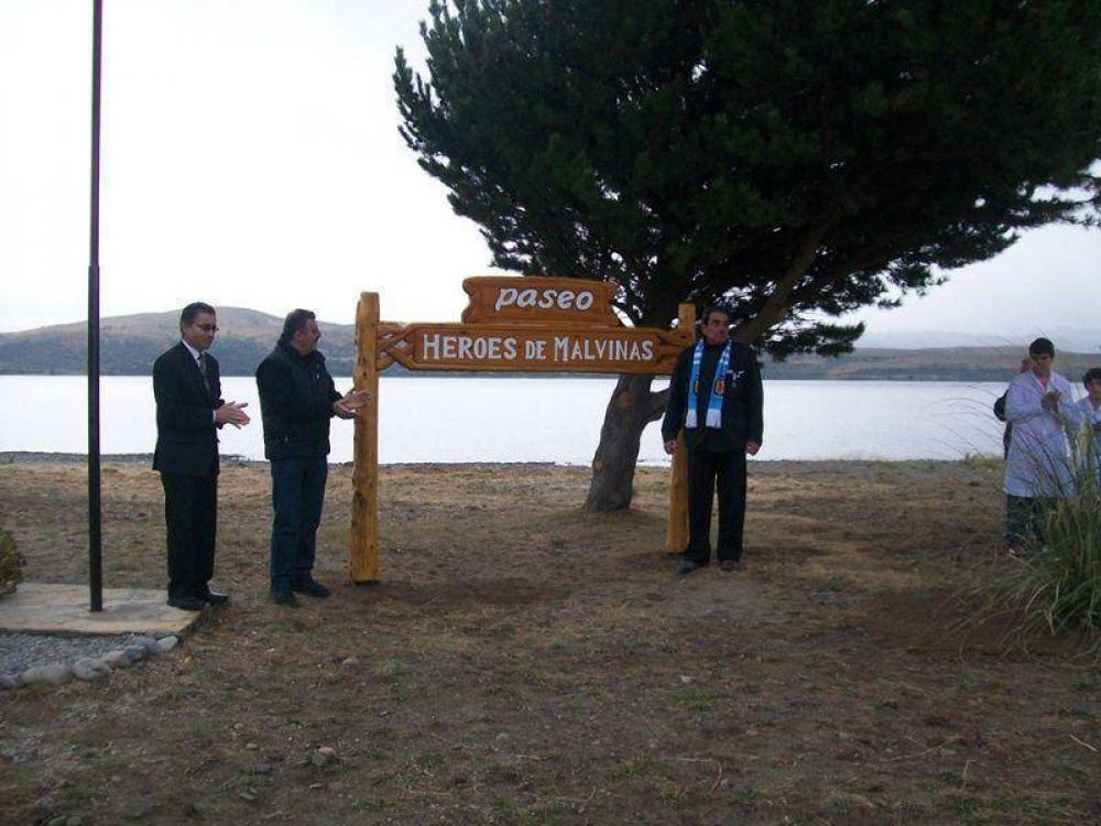 Inauguraron Paseo H�roes de Malvinas en Dina Huapi