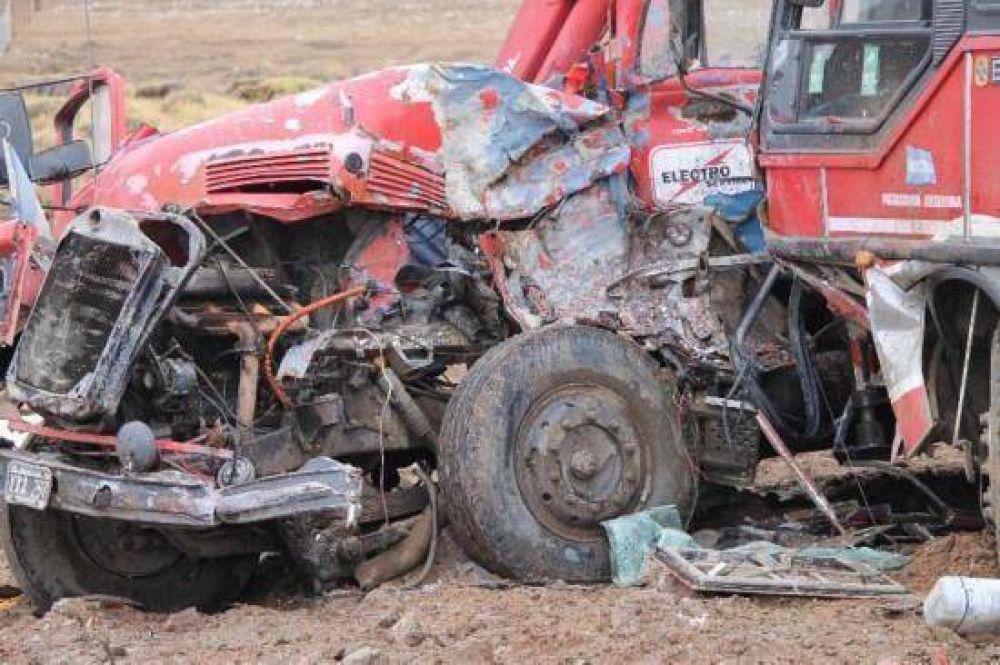 Un muerto y siete heridos tras choque en Pilcaniyeu