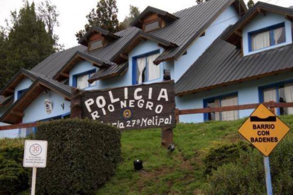 Allanamientos en Bariloche: secuestran una espada de Samurai