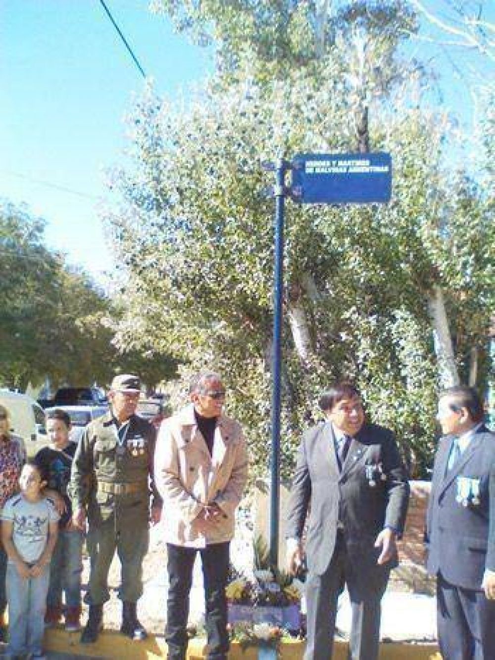 UNA CALLE DE CA�AD�N AHORA SE LLAMA �H�ROES Y M�RTIRES DE MALVINAS�