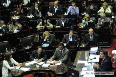 Capitanich, en Diputados: "YPF es la nave insignia para lograr el autoabastecimiento energ�tico"