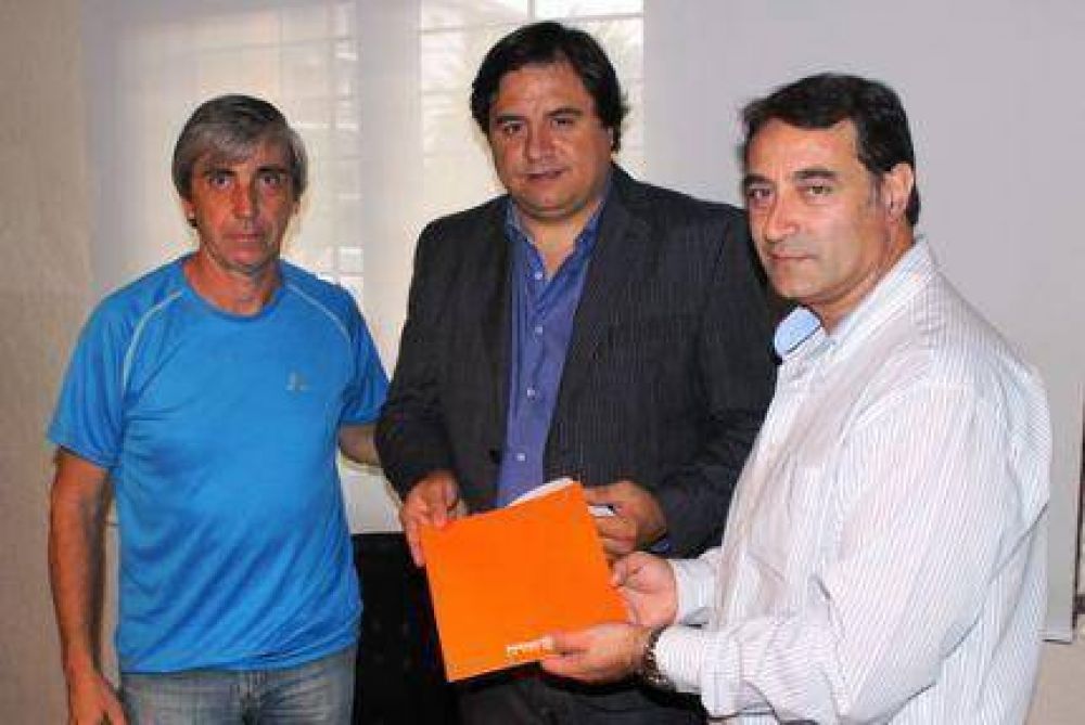 Reconocimientos legislativos para al documental H�roe Corriente