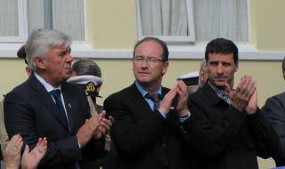 Monte Hermoso: La Porta recorri� planta de energ�a el�ctrica construida por el Gobierno de Scioli