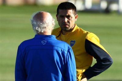Juan Rom�n Riquelme se entren� con normalidad y ser�a titular el domingo