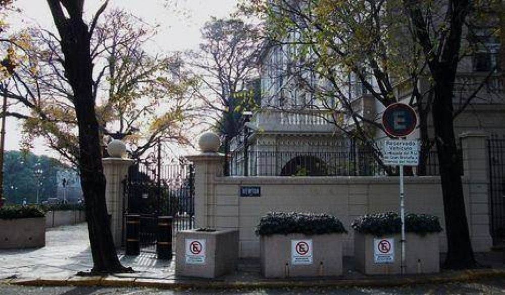 Proponen rebautizar las calles que rodean la Embajada brit�nica