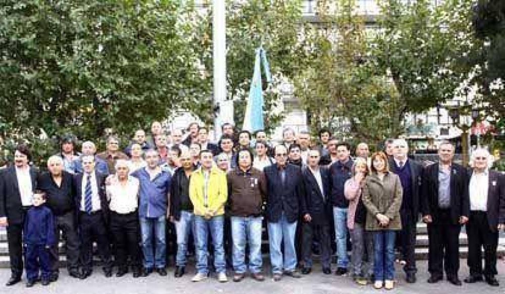 Avellaneda rindi� homenaje en la plaza Alsina a los Ca�dos y Veteranos de la guerra de Malvinas