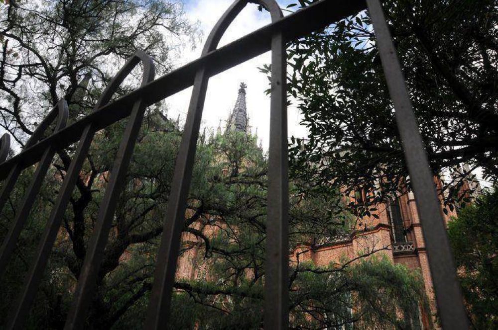 Comenzaron los trabajos para enrejar la Catedral