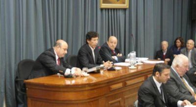 Ins�lito: El massismo descree del fallo judicial y habla de 360 muertos por la inundaci�n de La Plata