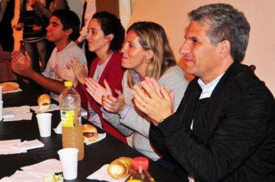 El gobernador asisti� a la Pe�a Universitaria