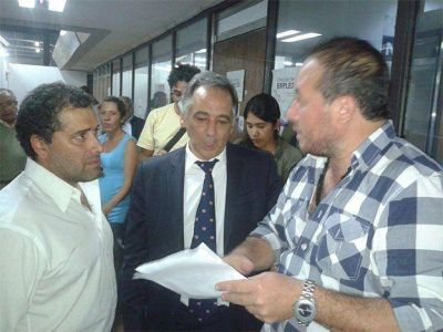 Los gremios de la salud rechazaron una oferta del 30,5% en promedio que le pone tope a los de mayor salario