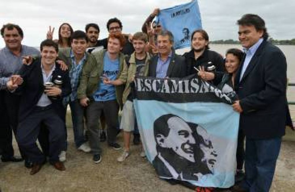 Urribarri cosech� m�s apoyo para su candidatura en el conurbano