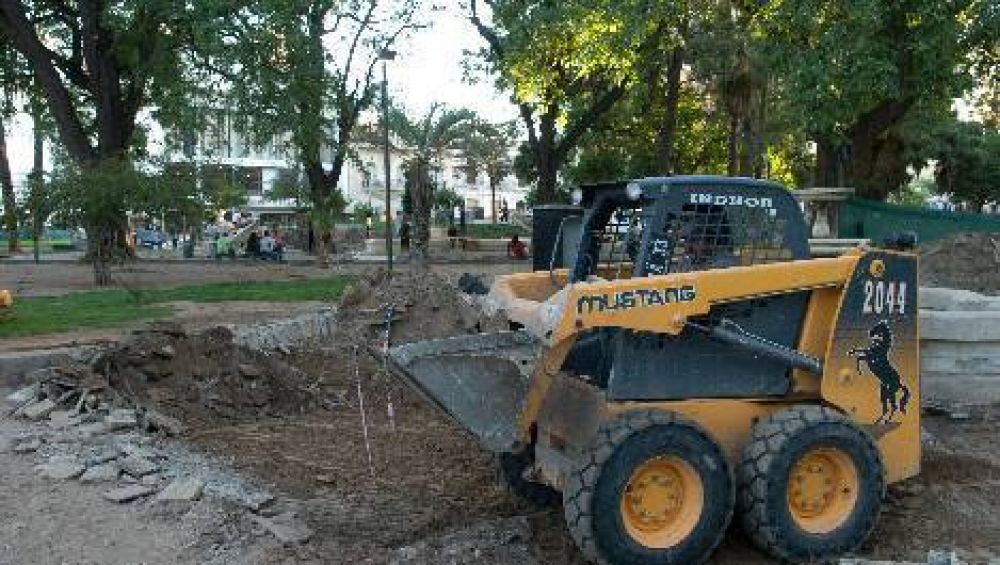 Plaza 25 de Mayo: ediles aprueban pedidos de informe al Ejecutivo