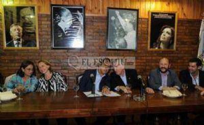 Luc�a en la reuni�n de la c�pula del PJ Nacional
