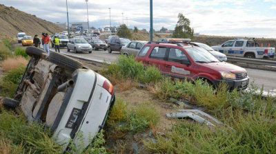 Volc� un auto al despistarse en una curva de �El Infiernillo�
