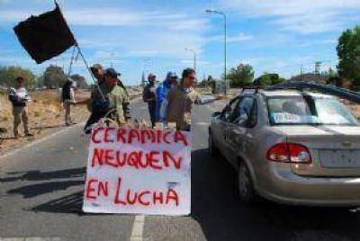 Ceramistas protestan en la ruta 7