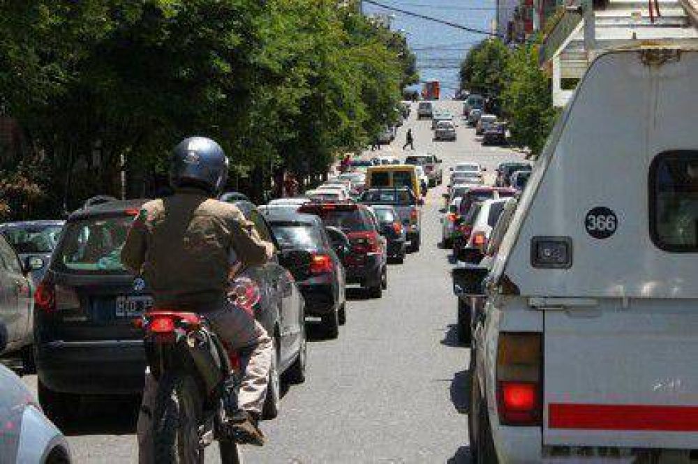 Se podr� estacionar en la mano derecha fuera del horario del sistema medido