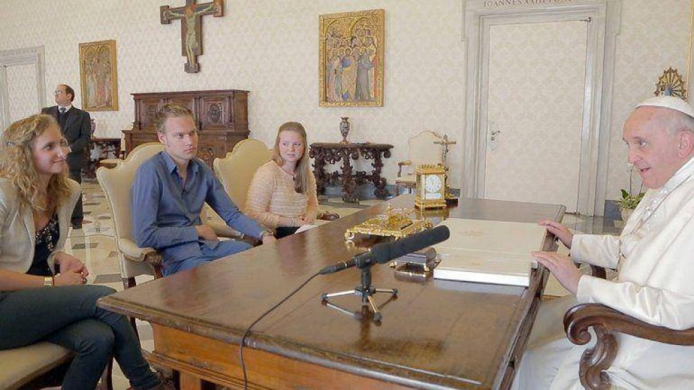 Francisco: los pol�ticos j�venes argentinos "hablan con una nueva m�sica"