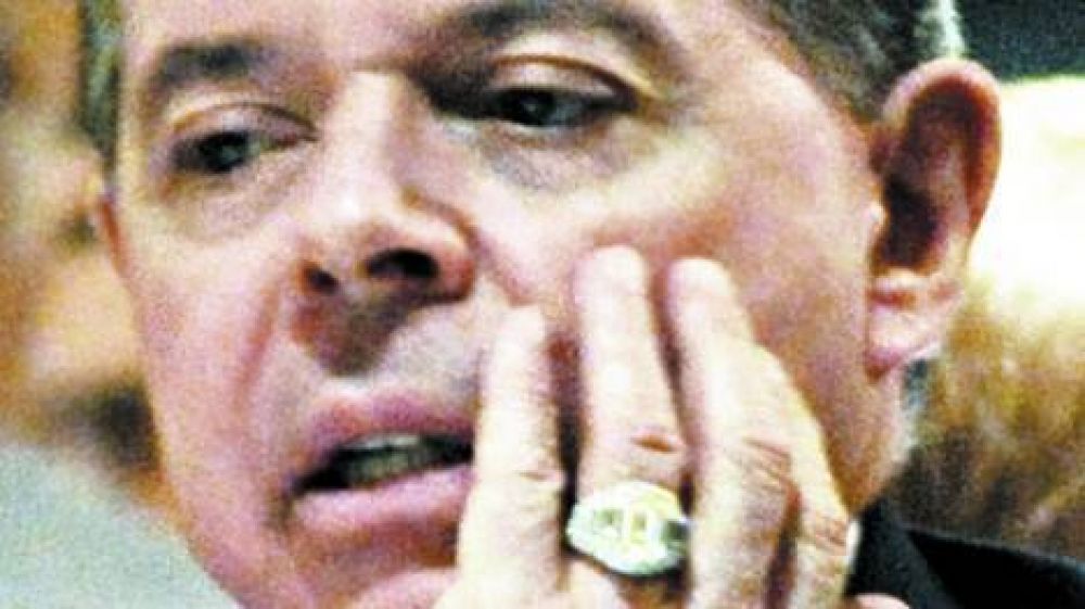 Oyarbide fue sobrese�do por el presunto contrabando de su lujoso anillo