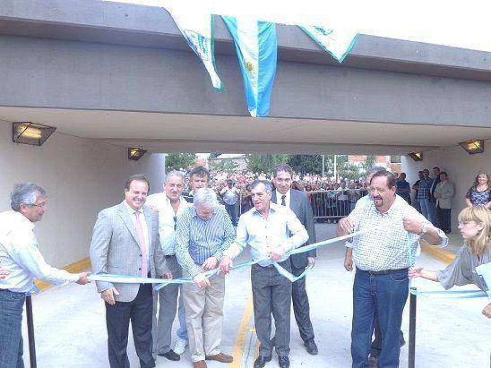 El Intendente Jes�s Cariglino inaugur� el t�nel de Sourdeaux