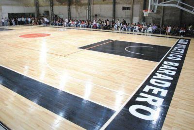 Con un emotivo acto el Club Atl�tico Baradero inaugur� su microestadio�