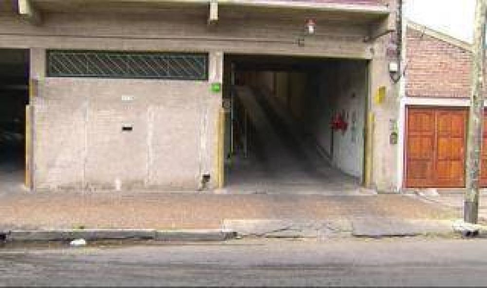 Asaltaron al Jefe del Grupo Halc�n en su casa de Lan�s