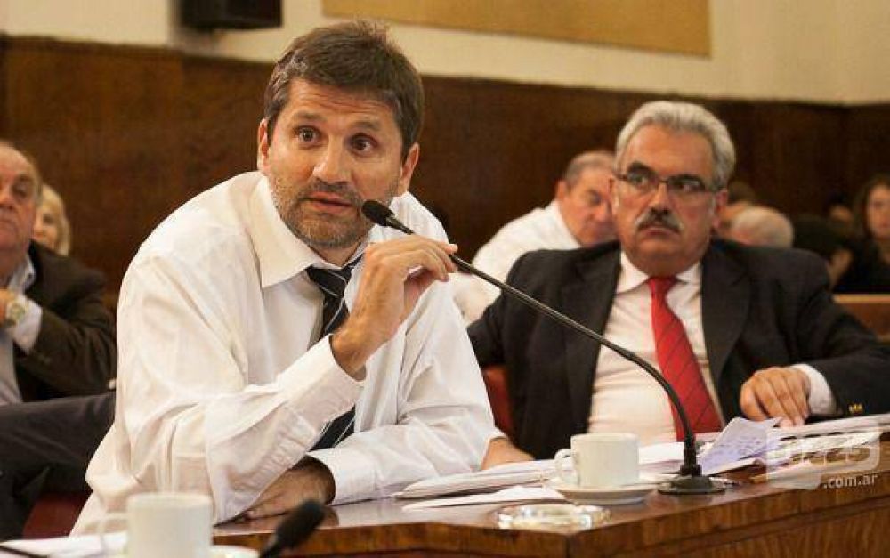 Piden la presencia de Hacienda para discutir �la deuda en d�lares� de la UCR