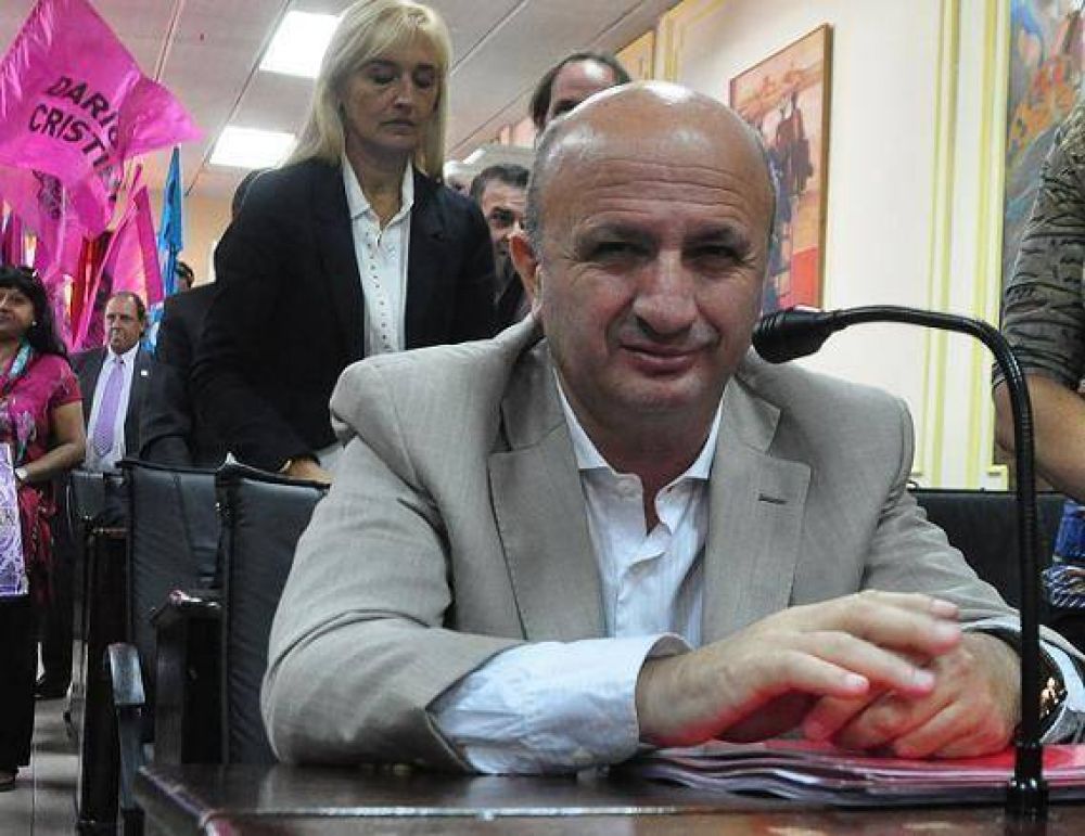RUSSO: "ESTA GESTI�N SIGUE SIN DARLE UNA RESPUESTA A LOS LANUSENSES"