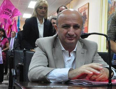 RUSSO: "ESTA GESTI�N SIGUE SIN DARLE UNA RESPUESTA A LOS LANUSENSES"