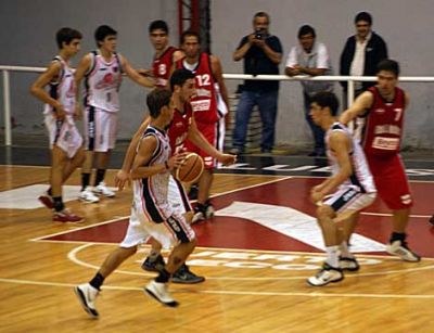 Juegan los punteros del Torneo Apertura 