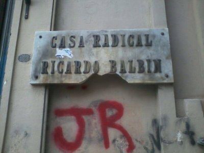 La Plata: Una vez m�s v�ndalos ocasionaron destrozos en sede partidaria de la UCR ubicada en microcentro