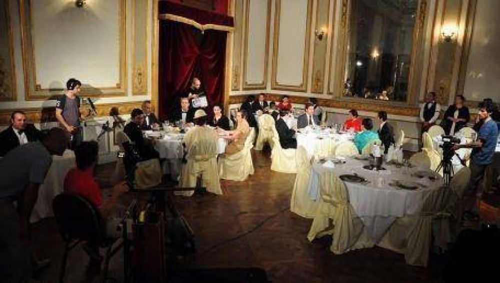 Muestran el film del d�a que Einstein vino a La Plata