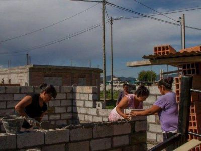 Mujeres que edifican con dignidad y autonom�a