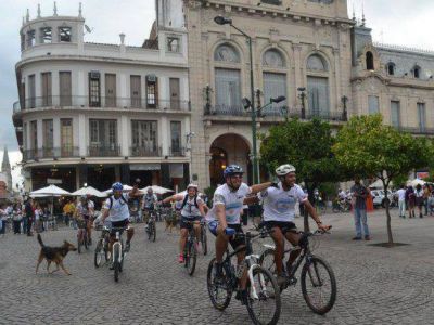 Pedalean para pedir leyes que protejan a los menores