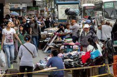 En Once, la batalla de la calle vuelven a ganarla los manteros