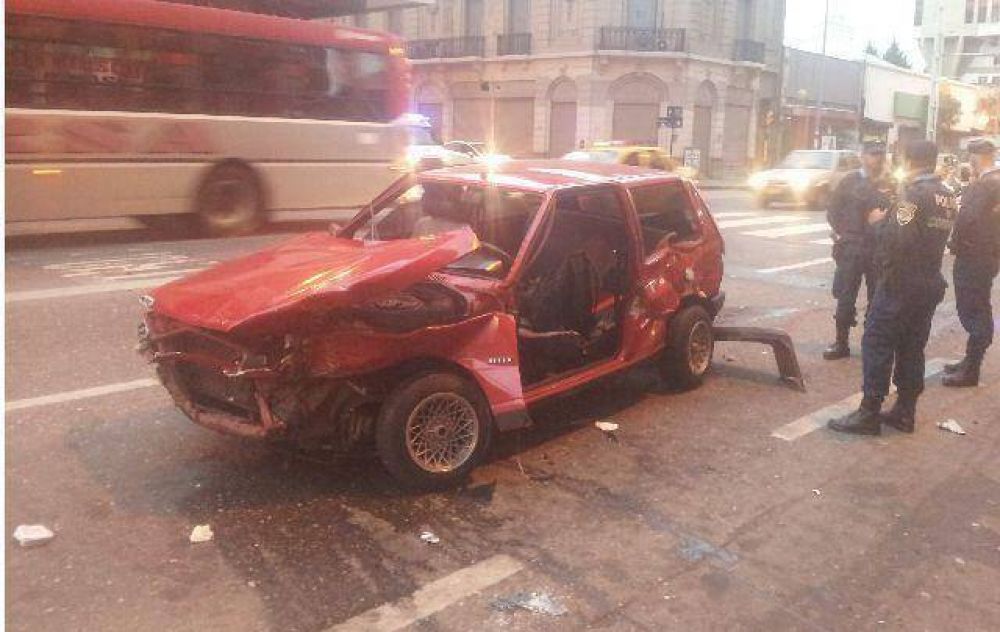 Impresionante choque en pleno centro de la ciudad de C�rdoba