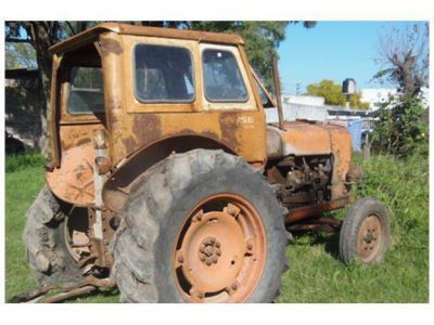 Compraron un tractor con cheques falsos