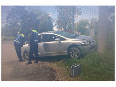 Asalto, persecuci�n, choque y balacera en Bajada Grande