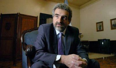 Rossi tild� de "peligroso" el discurso de Macri