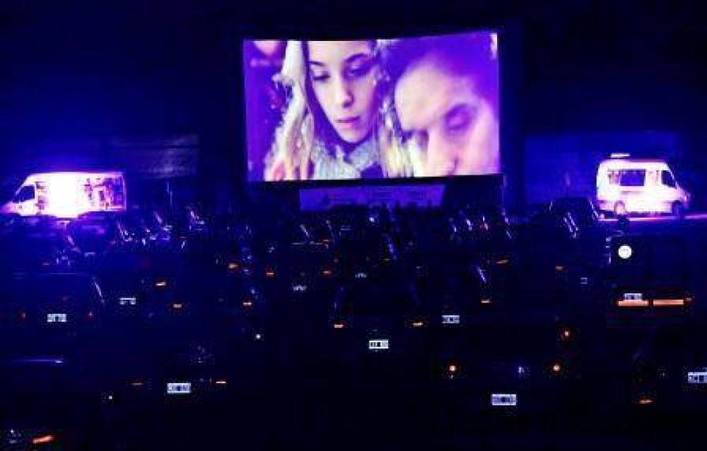 Por lluvias se reprogram� para el pr�ximo s�bado la funci�n del autocine en San Fernando 