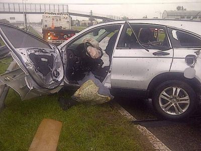 Dos personas heridas al volcar una camioneta sobre Acceso Oeste