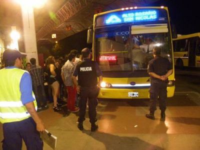 Controlan colectivos que llevan a los j�venes a ciudades vecinas: el operativo se desarroll� en la Terminal de �mnibus