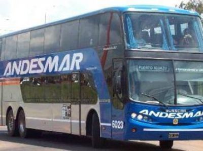 Se despist� un micro de larga distancia en rutas 3 y 85