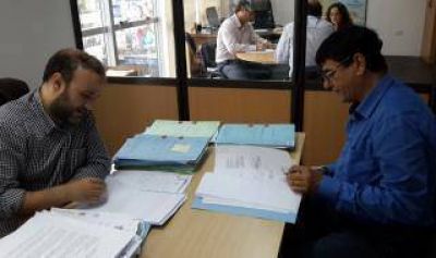 Roque P�rez: Intendente Gasparini firm� convenios para obras de agua potable y cloacas