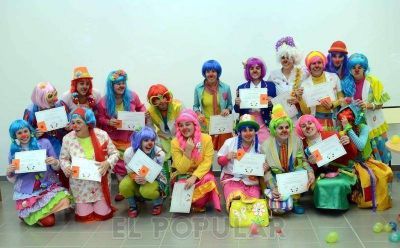 Con colores y sonrisas recibieron sus t�tulos los Payam�dicos